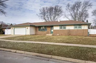 1913 Black Bridge Rd, Janesville, WI 53545 - Photo 2