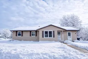 90 E Countryside Dr, Janesville, WI 53536 - Photo 1