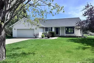 640 Mooreland Circle, Portage, WI 53901 - Photo 1