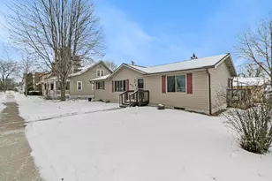 614 W Pleasant St, Portage, WI 53901 - Photo 1