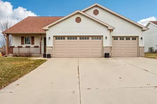 419 Sherbrooke Dr, Sun Prairie, WI 53590 - Photo 1