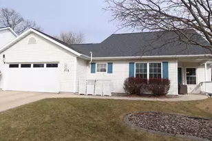715 N Heatherstone Dr, Sun Prairie, WI 53590 - Photo 1