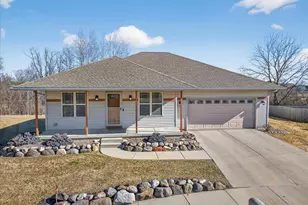 736 Bluestem Ct, Sun Prairie, WI 53593 - Photo 1