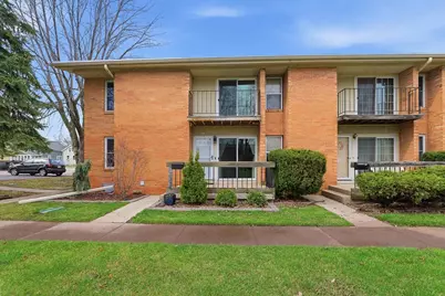 733 W 9th Avenue, Oshkosh, WI 54902 - Photo 1