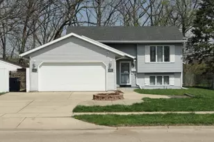 468 W Delavan Dr, Janesville, WI 53546 - Photo 1