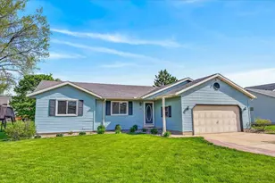 618 Robin Dr, Sun Prairie, WI 53590 - Photo 1
