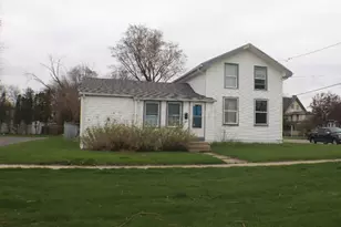 221 Center Ave, Janesville, WI 53548 - Photo 1