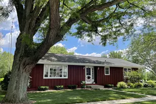 215 Garfield Ave, Reeseville, WI 53579 - Photo 1