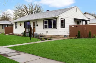 1027 Thomas St, Janesville, WI 53545 - Photo 1