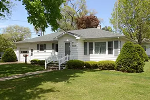 201 Locust Ct, Portage, WI 53901 - Photo 1