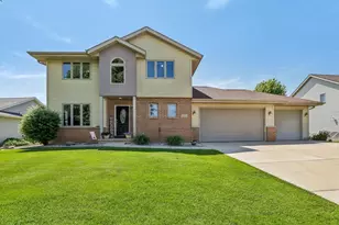 612 Greenfield Dr, DeForest, WI 53532 - Photo 1