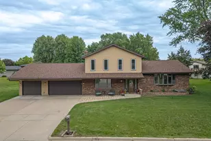 815 Westwood Dr, Onalaska, WI 54650 - Photo 1