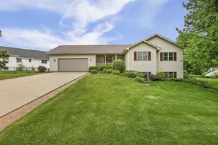 605 Prairie Hills Dr, Ridgeville, WI 53533 - Photo 1
