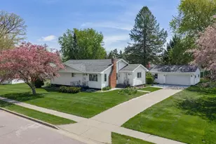 612 Grove St, Mauston, WI 53948 - Photo 1