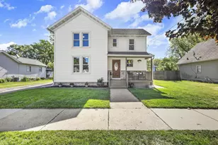 440 N Chatham St, Janesville, WI 53548 - Photo 1