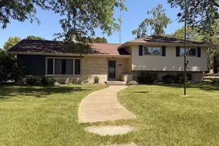615 Lake Shore Dr, Beaver Dam, WI 53916 - Photo 1