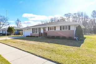 257 Mohawk Rd, Janesville, WI 53545 - Photo 1
