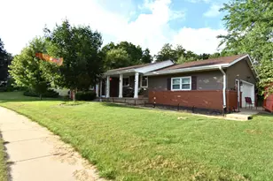 100 Grandview Dr, Sun Prairie, WI 53590 - Photo 1