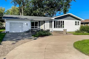 1919 LA Cres Ct, La Crosse, WI 54603 - Photo 1