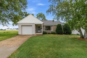 676 E Oak St, Juneau, WI 53039 - Photo 1