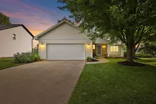 632 Grandview Dr, Sun Prairie, WI 53590 - Photo 1