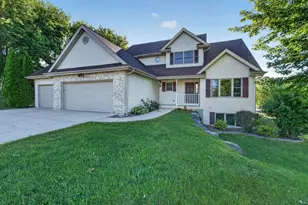 211 N Heatherstone Dr, Sun Prairie, WI 53590 - Photo 1