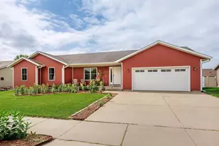 1118 Newport Ln, Holmen, WI 54636 - Photo 1