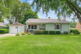 190 Hillcrest Cir, Sun Prairie, WI 53590 - Photo 1