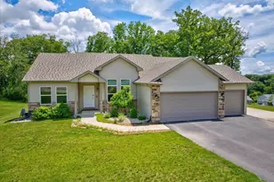 932 E Lauderdale Ct, Edgerton, WI 53534 - Photo 1