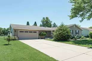 988 Nantucket Dr, Janesville, WI 53546 - Photo 1