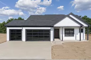 3800 N Woodbury Ln, Janesville, WI 53545 - Photo 1