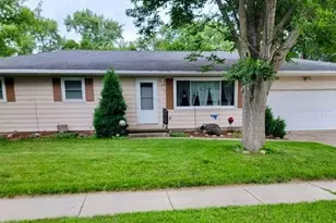 716 Thomas Dr, Sun Prairie, WI 53590 - Photo 1