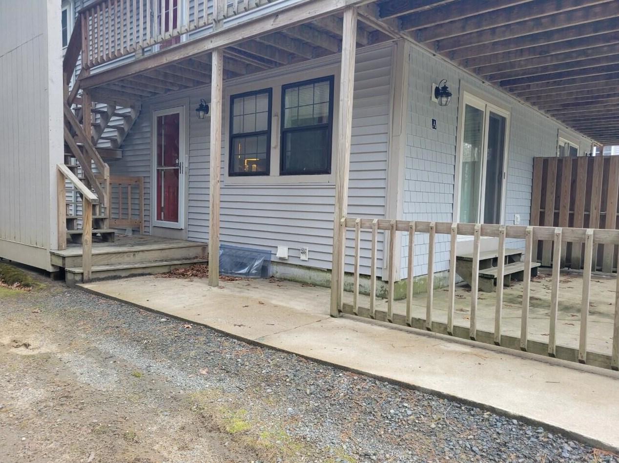 70 Cape Dr #5a, Mashpee, MA 02649