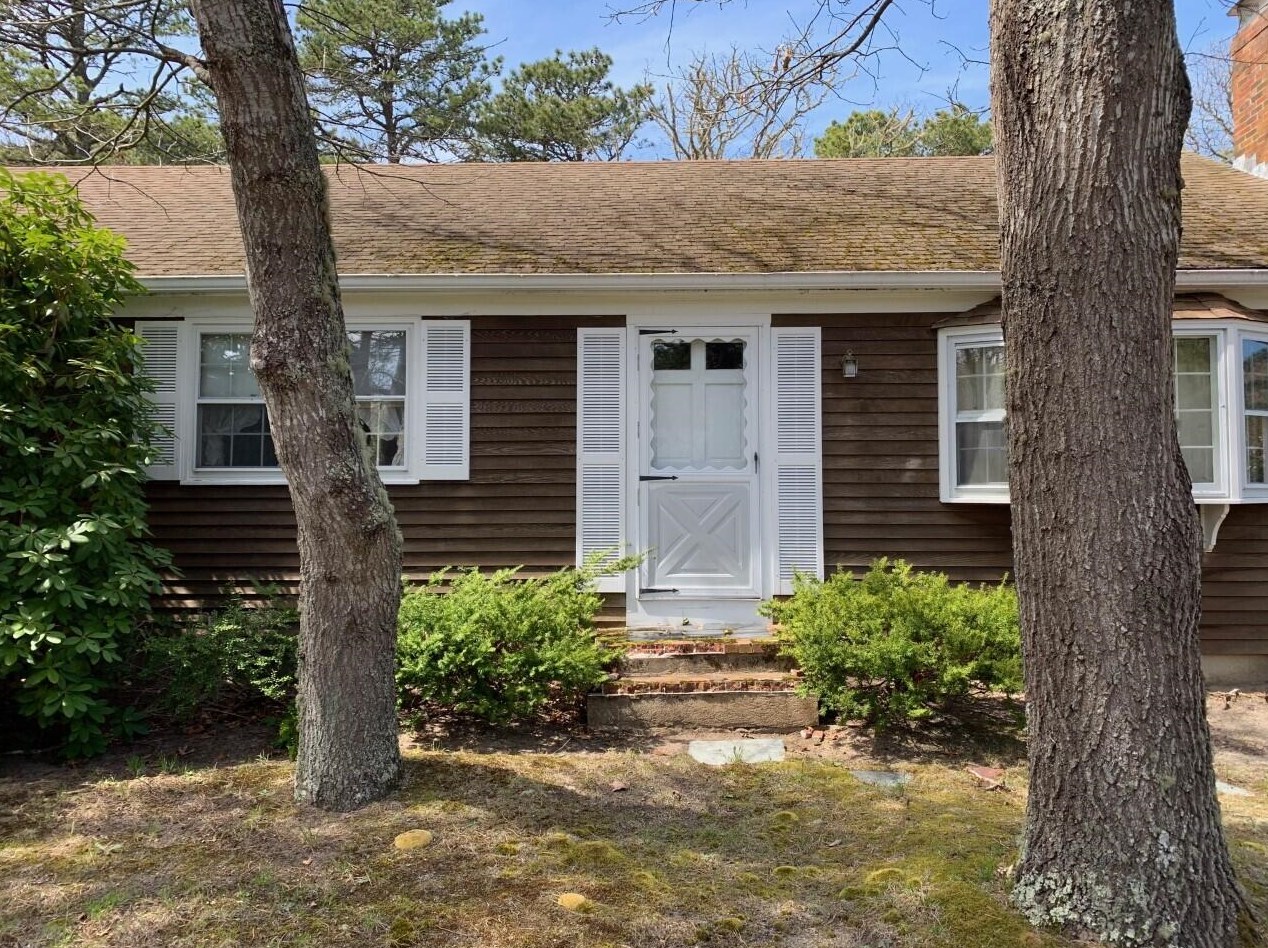 38 Pine Orchard Rd, Hardwich, MA 02645