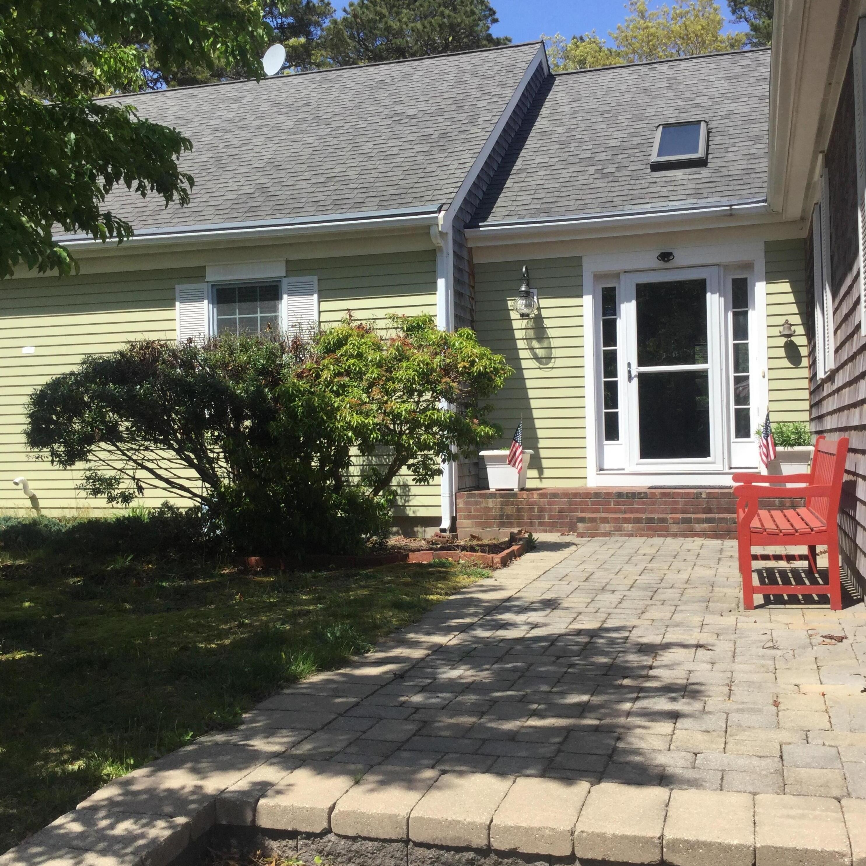 39 Moss Ln, Brewster, MA 02631