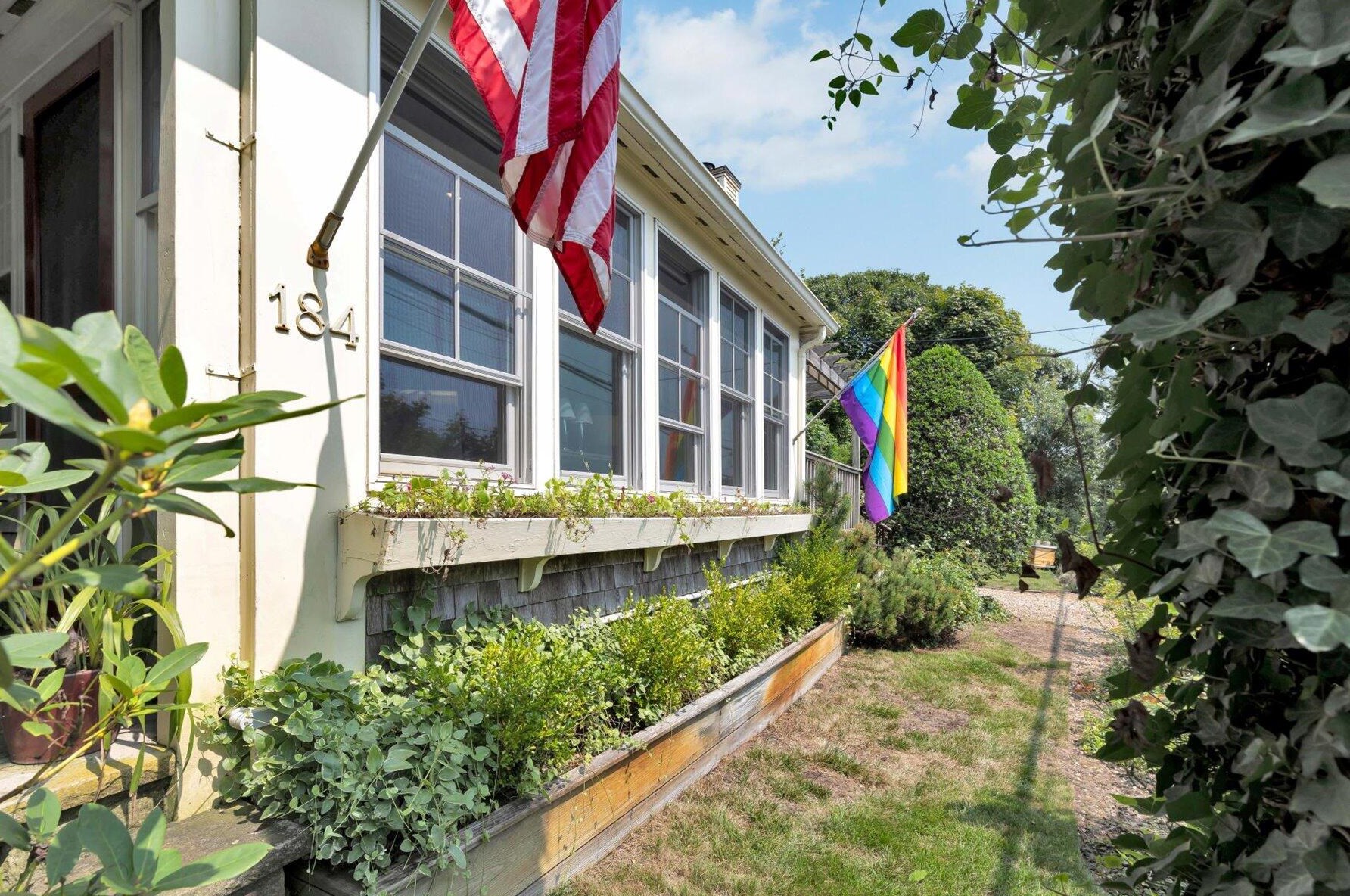 184 Bradford St, Provincetown, MA 02657 exterior
