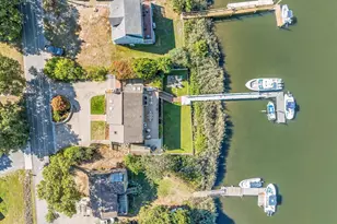 231 Edgewater Dr, Falmouth, MA 02536 - Photo 4