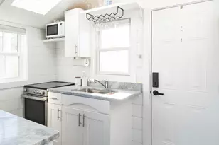 21 Dewey Ave, Provincetown, MA 02657 - Photo 12