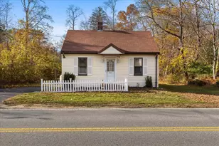 563 County Rd, Rochester, MA 02770 - Photo 2