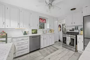 129 Hamlin Ave, Falmouth, MA 02540 - Photo 10