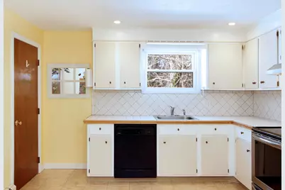 29 Wenonah Road, Buzzards Bay, MA 02532 - Photo 6