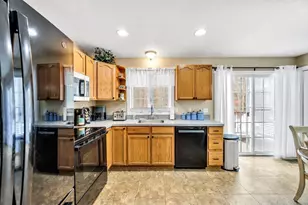 27 Ridge Dr, Middleborough, MA 02346 - Photo 4