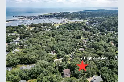 7 Highland Avenue, Oak Bluffs, MA 02557 - Photo 2