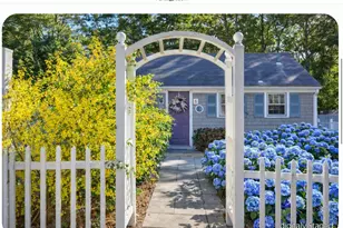 5 Coach House Ln, Dennis, MA 02660 - Photo 2