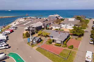 23 Circuit Avenue Extension, Oak Bluffs, MA 02557 - Photo 4