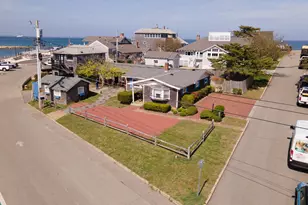 23 Circuit Avenue Extension, Oak Bluffs, MA 02557 - Photo 2