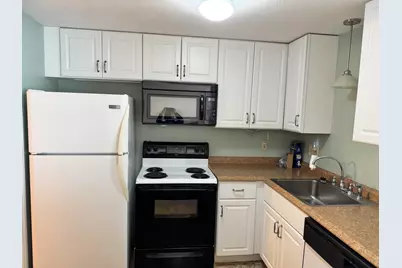 775 W Main Street #APT 5, Barnstable, MA 02601 - Photo 8