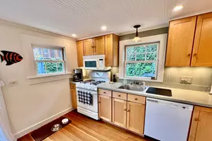 23 Cottage St, Provincetown, MA 02657 - Photo 8