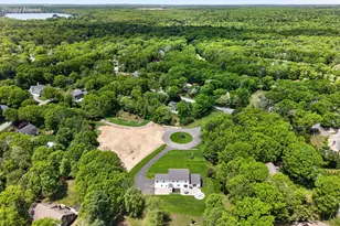 4 Gimme Cir, Sandwich, MA 02563 - Photo 2