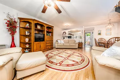 32 Townhouse Terrace #UNIT 32, Barnstable, MA 02601 - Photo 4